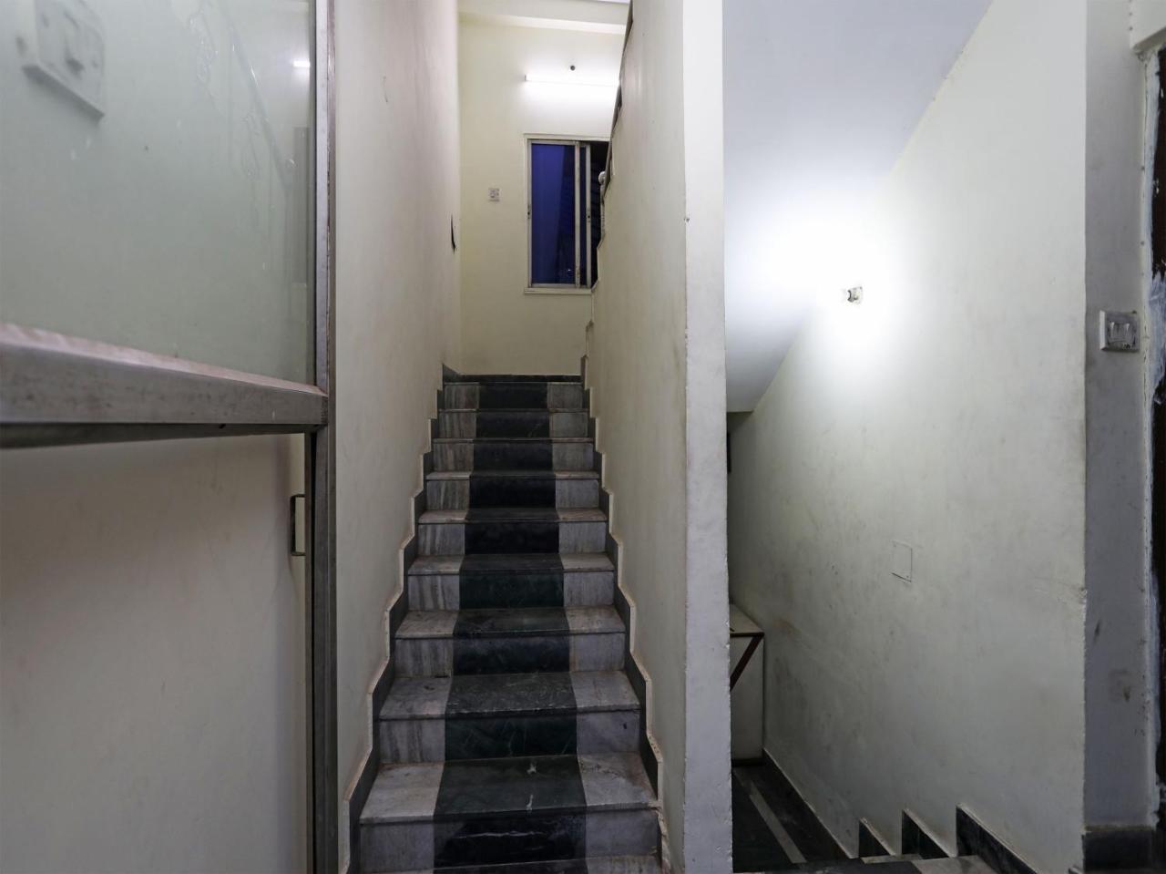 Oyo 13906 Vinita Inn Santragachi Exteriör bild