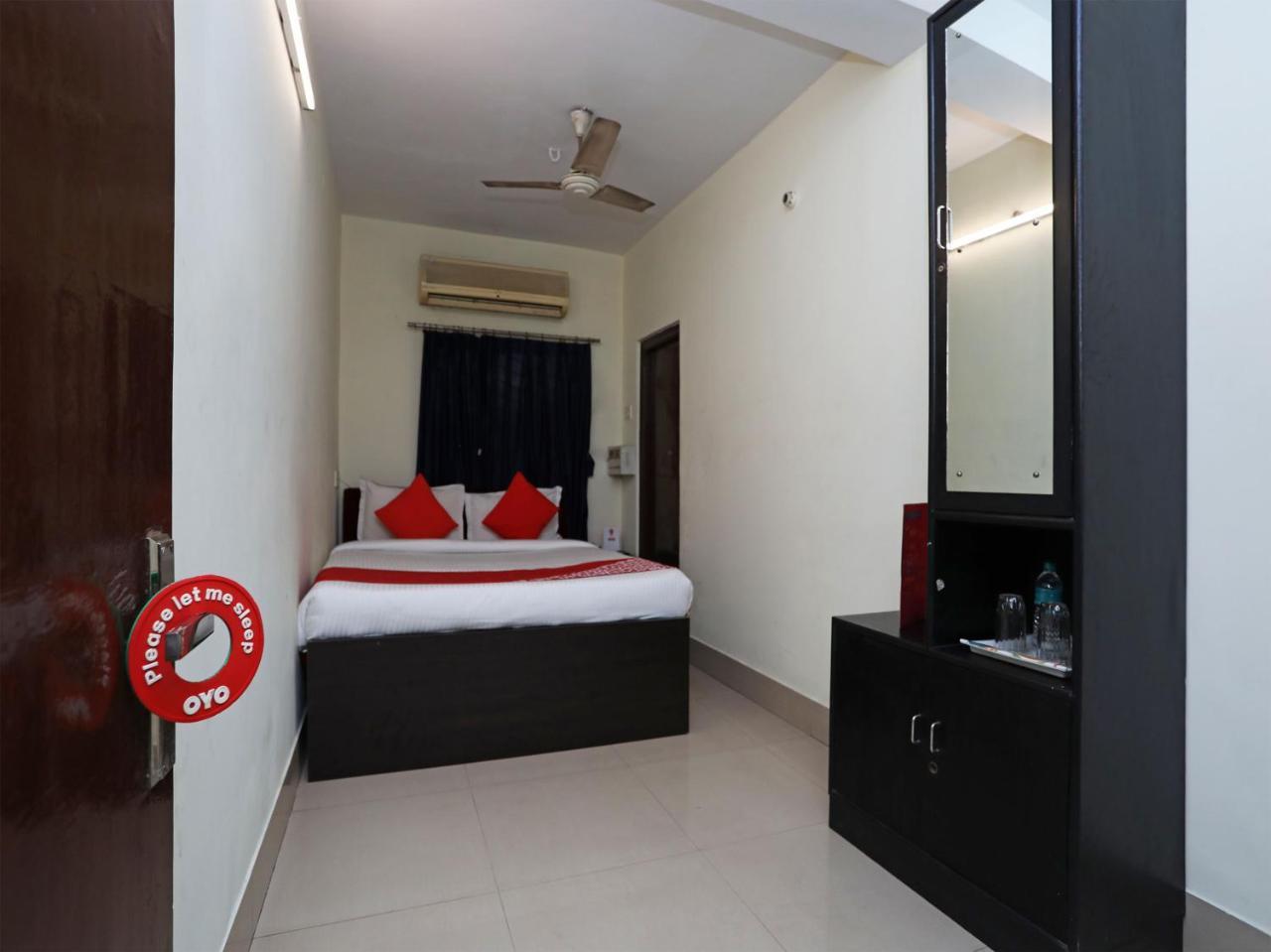 Oyo 13906 Vinita Inn Santragachi Exteriör bild